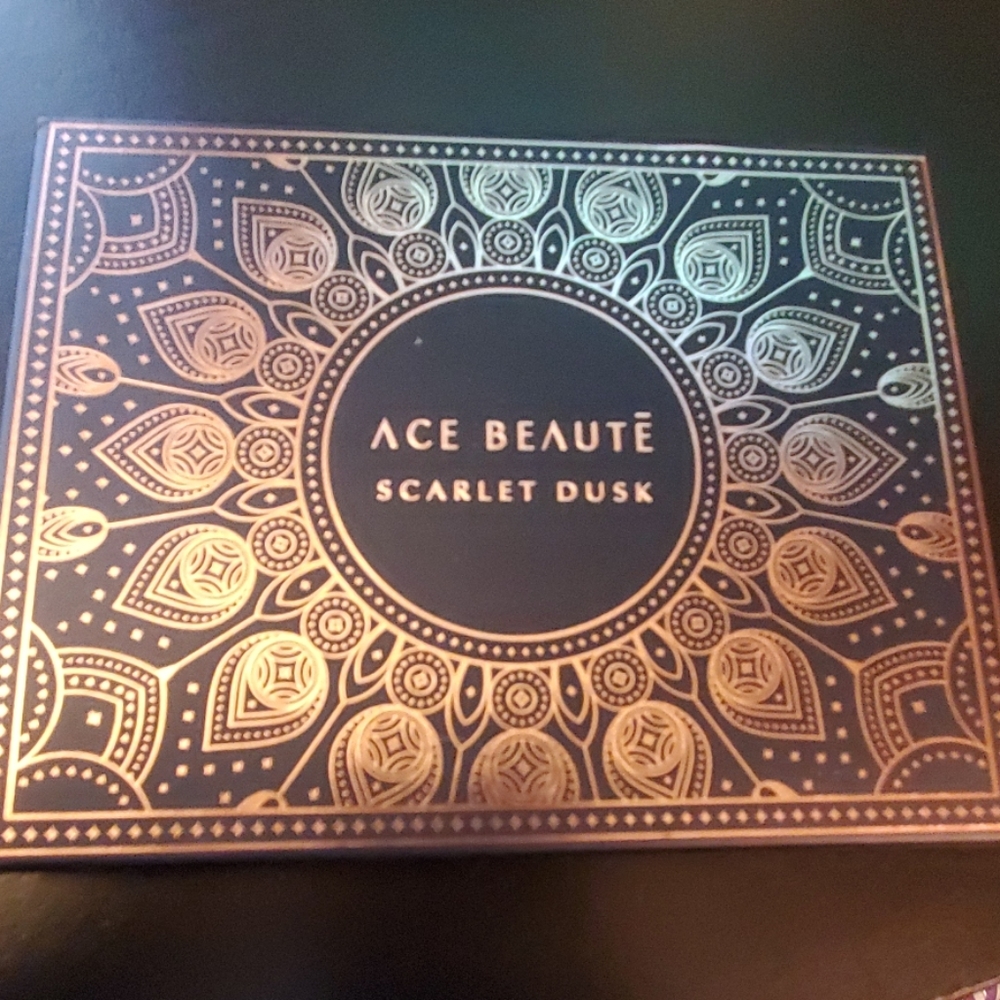 Ace Beaute Scarlet Dusk palette - never used